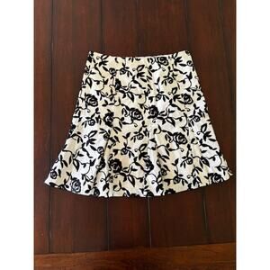 White House Black Market Size 4 Black White Floral Skirt Fit Flare Pleated